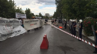 ΕΚΤΑΚΤΟ: Αναρχικοί διαδηλώνουν μπροστά από το γερμανικό προξενείο