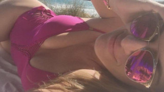 Τον... ρουφάει τον ναργιλέ η Μαρτά!         (pics)