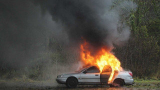 Θεσσαλονίκη - ΕΚΤΑΚΤΟ: Αυτοκίνητο τυλίχτηκε στις φλόγες στο Δερβένι