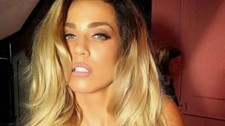 Topless και με αποκαλυπτικό μαγιό η Στικούδη! (pic)