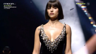 MadWalk 2024: Η Μαριγκόνα πάτησε πασαρέλα και την έκανε να... τρίζει