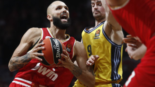 Ο Ολυμπιακός απέφυγε τη μπανανόφλουδα της Άλμπα... με Φουρνιέ