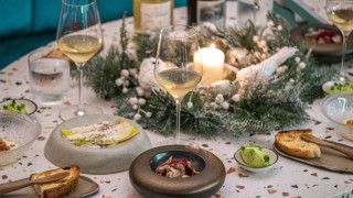 Πώς θα αποφύγετε το φούσκωμα μετά το χριστουγεννιάτικο τραπέζι