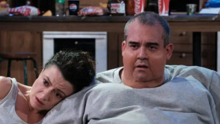 Πυγμαλίωνας Δαδακαρίδης: Καρέ – καρέ η μεταμόρφωση του ηθοποιού για την παράσταση «η Φάλαινα»