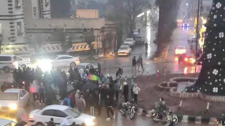 Συρία-Υπό διωγμό ο Χριστιανισμός: Φανατικοί μουσουλμάνοι έκαψαν χριστουγεννιάτικο δέντρο