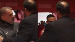 Νότιγχαμ-Μαρινάκης: Θερμή αγκαλιά στους ποδοσφαιριστές και στον Ποστέκογλου