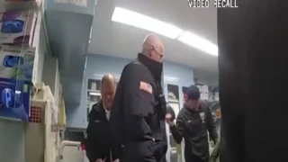 ΗΠΑ: Αστυνομικοί ξυλοκοπούν και στραγγαλίζουν μέχρι θανάτου κρατούμενο