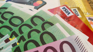 Πώς θα καταλάβετε αν έχετε πλαστό 100ευρω