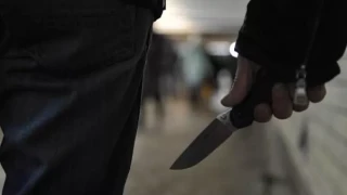 Λιβαδειά: Επίθεση με μαχαίρι σε 20χρονο στην κεντρική πλατεία