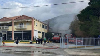 Λήμνος: Μεγάλη φωτιά σε αντιπροσωπεία αυτοκινήτων (VIDEO)