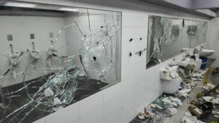 ΑΠΙΣΤΕΥΤΟ! Θεσσαλονίκη: Βανδάλισαν τις δημόσιες τουαλέτες στη Νέα Παραλία