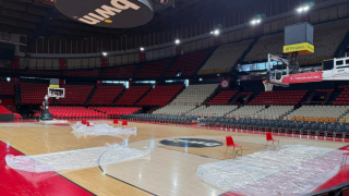 Με νάιλον το παρκέ στο ΣΕΦ: Δεν μπορεί να προπονηθεί ο Ολυμπιακός!