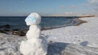Χανιά: Ένας... χιονάνθρωπος οδήγησε την ΕΛΑΣ-Εντοπίστηκαν καλάσνικοφ, καραμπίνες και πιστόλια (vid)