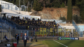 Πανηγύρισαν οι παίκτες του Άρη με τον κόσμο τους στη Λαμία