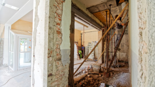 Τα πάνω-κάτω με την «ψαλίδα» στη φοροαπαλλαγή για τις ανακαινίσεις ακινήτων