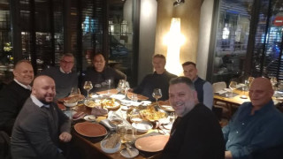 Η τυχερή παρέα που θα ταξιδέψει το πρωί για Σαν Σεμπαστιάν σε μια τελευταία... σύσκεψη πριν το ταξίδι