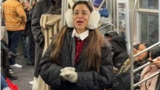 Η Σάττι έβαλε... ακουστικά και τραγούδησε στο μετρό της Νέας Υόρκης