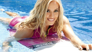 Topless στην παραλία η Ελεονώρα Μελέτη!     (pics)