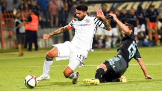 BREAKING NEWS: Ένταση με οπαδούς  που αποδοκίμαζαν Γλύκο, Κλάους