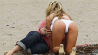 Διάσημη σεξοβόμβα αυτοικανοποιείται σε sex tape (pics)