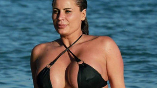 Lexy    Stevens:      «Είμαι...   παρθένα»   (video)