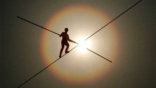 O Σπύρος, ο Καγιούλης        και οι λοιποί σωτήρες