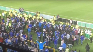 Νεκρός   οπαδός   σε   επεισόδια   στην Κολομβία (video)