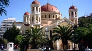 Αντιεξουσιαστές εισέβαλαν στη Μητρόπολη Θεσσαλονίκης!