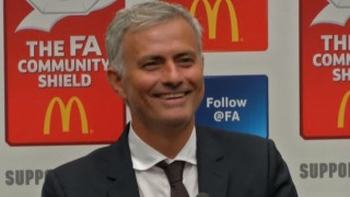 Δημοσιογράφος κοιμήθηκε την ώρα που μιλούσε ο Μουρίνιο (video)