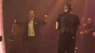 Το ζεϊμπέκικο του Παύλου Ντε Γκρες και τα παλαμάκια του Αντώνη Ρέμου