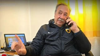 Ο δήμαρχος Ανάφης «έσκασε» στον ΣΚΑΪ με μπουφάν της ΑΕΚ!