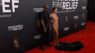 Bianca Censori: Εμφανίστηκε... ολόγυμνη στα Grammy - Την έδιωξαν οι διοργανωτές