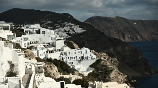 ΑΠΘ-Μετακινείται η επιφάνεια της καλντέρας: «Ήπια σεισμο-ηφαιστειακή διέγερση στη Σαντορίνη»