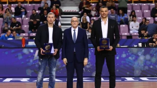 Final 8: Η βράβευση των Δημήτρη Διαμαντίδη και Κώστα Τσαρτσαρή