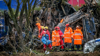 Τέμπη: Σωρεία ﻿διώξεων κατά δικηγόρου που υβρίζει Κλάπα και Αδειλίνη