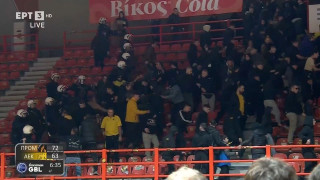 Τράπερ ο δράστης που κλώτσησε και έριξε αστυνομικό στις κερκίδες στο Προμηθέας - ΑΕΚ