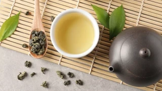 Το τσάι που καίει λίπος ακόμη και όταν κάθεστε: Δύο φλιτζάνια αρκούν