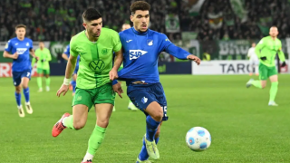 Το γκολ του Κουλιεράκη δεν ήταν αρκετό για τη Βόλφσμπουργκ, άντεξε με εννιά παίκτες η Μπάγερν Μονάχου