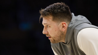 Ευστοχεί από οπουδήποτε ο Ντόνσιτς, «υποχρεωμένος» να κάνει κάμψεις ο Όμιτς