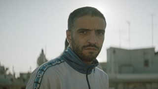 ΛΕΞ: Όταν... διαγράφει, κάτι ετοιμάζει