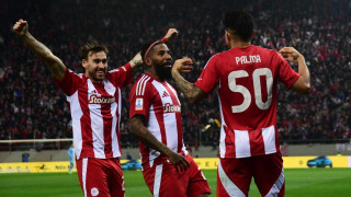 Ο Ολυμπιακός ισοπέδωσε με 6-0 την ΑΕΚ και «κλείδωσε» τον τελικό