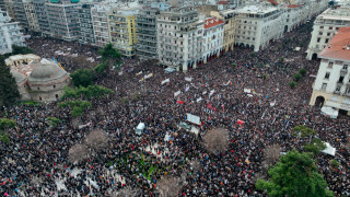 Ποτάμι οργής στη Θεσσαλονίκη: Πάνω από 200.000 πολίτες στη μεγάλη συγκέντρωση για τα θύματα των Τεμπών