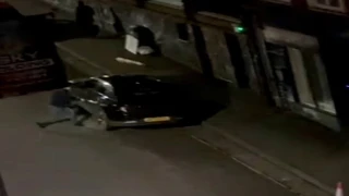 Βρετανία: Έσπασε αυτοκίνητο για να διαμαρτυρηθεί κατά του Μασκ αλλά… δεν ήταν Tesla