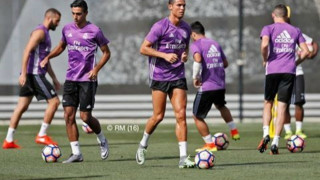 Πρώτη προπόνηση                Κριστιάνο με...Βέργο! (pic)