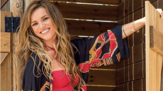 Σαν      την     Ελένη   Τσολάκη   δεν έχει! (pics)