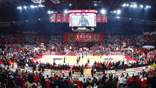 Το εντυπωσιακό κορεό των οπαδών του Ολυμπιακού για τα 100α γενέθλια