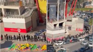 «Ερυθρόλευκη φρενίτιδα»: Ώρες αναμονής για μια... επετειακή φανέλα!