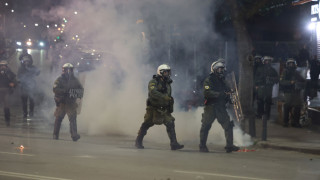 Επεισόδια στη Θεσσαλονίκη: Χημικά και μολότοφ μετά την πορεία για τα Τέμπη