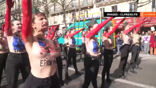 Ποιες ήταν οι γυμνόστηθες ακτιβίστριες που φώναζαν «Χάιλ Πούτιν, Χάιλ Τραμπ»