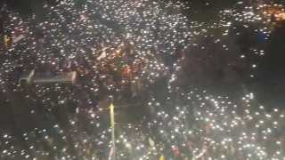 «Παρέλυσαν» το Βελιγράδι 300.000 διαδηλωτές για τα «σερβικά Τέμπη»